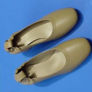 EVERLANE "The Day Heel"  Women's Tan Leather Shoe - 8